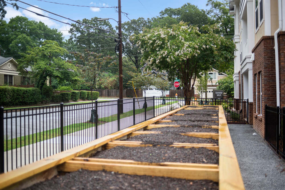 Oakview Walk Planter View