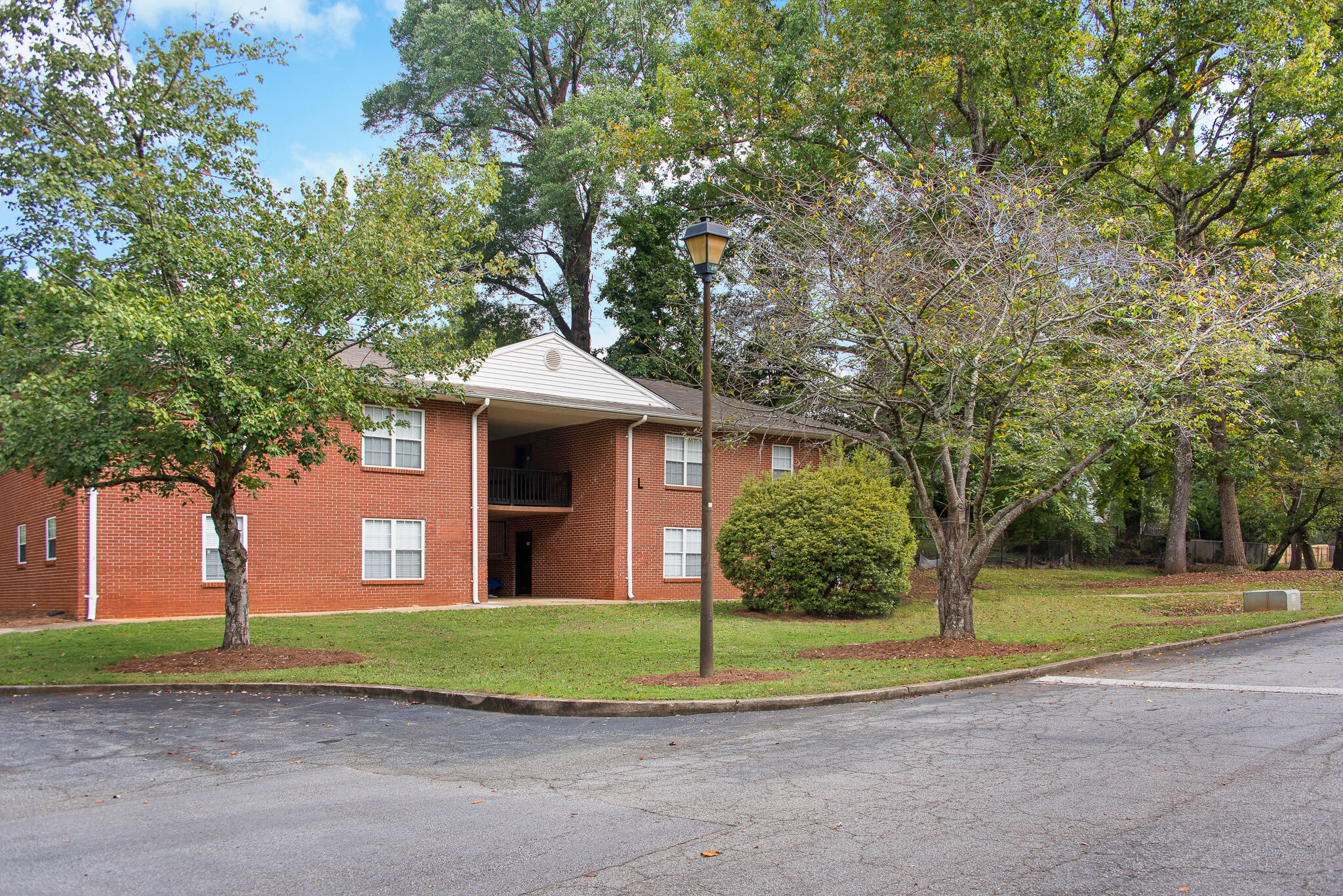 Spring Pointe Apartments Side View of Building