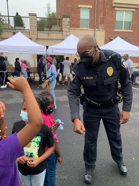 Police officer talking to children